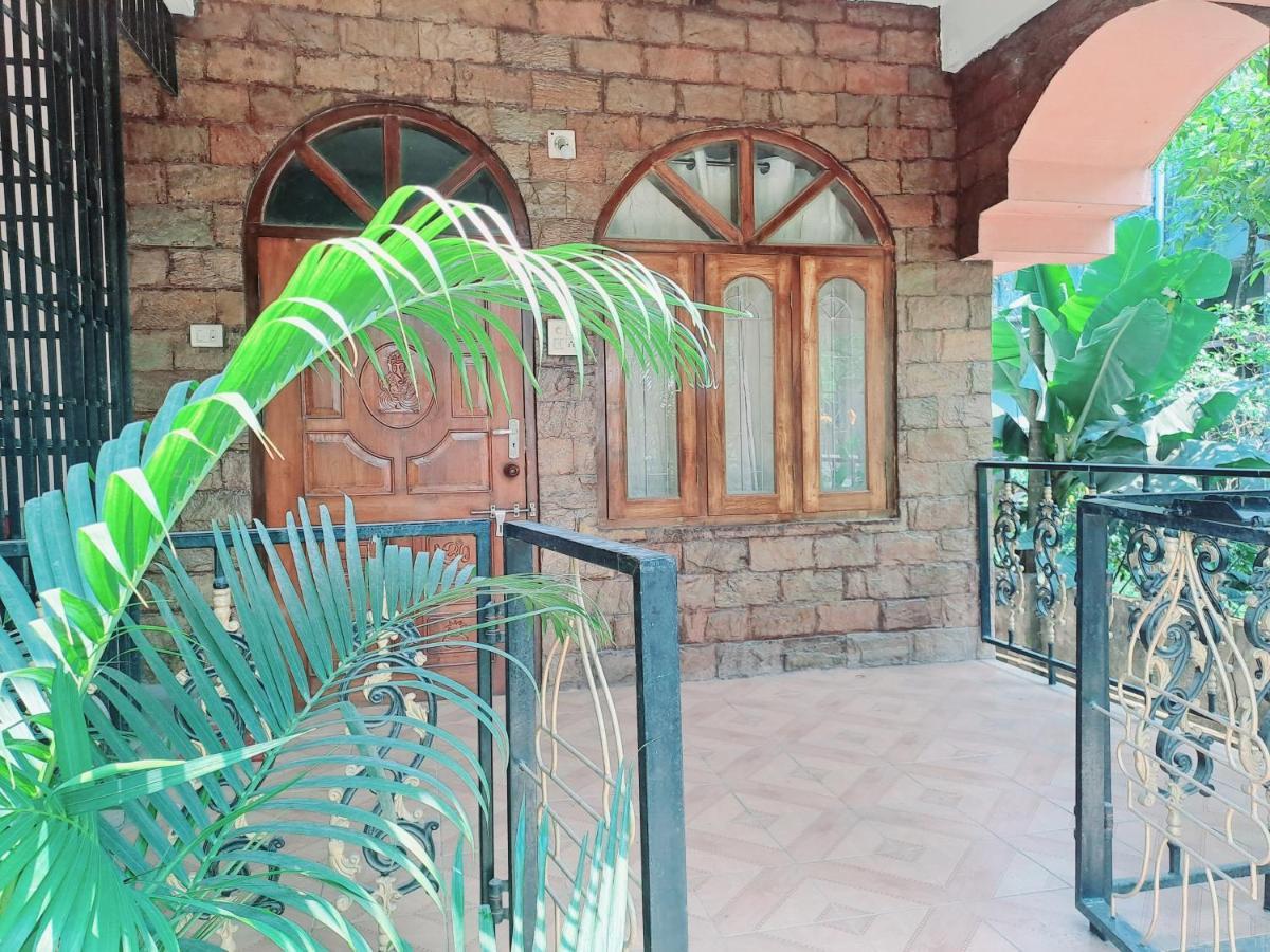 Strawberry Swing Homestay Guwahati Ngoại thất bức ảnh