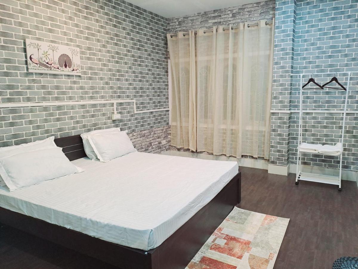 Strawberry Swing Homestay Guwahati Ngoại thất bức ảnh