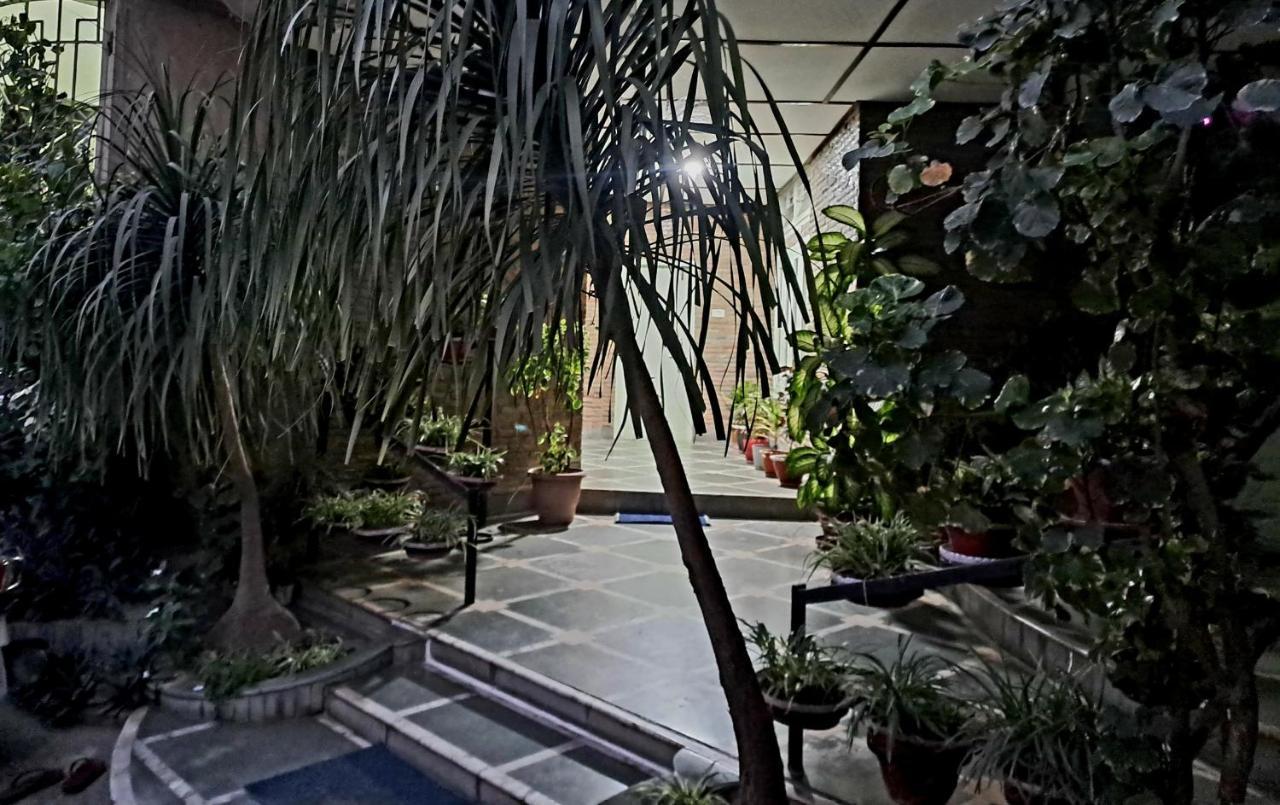 Strawberry Swing Homestay Guwahati Ngoại thất bức ảnh