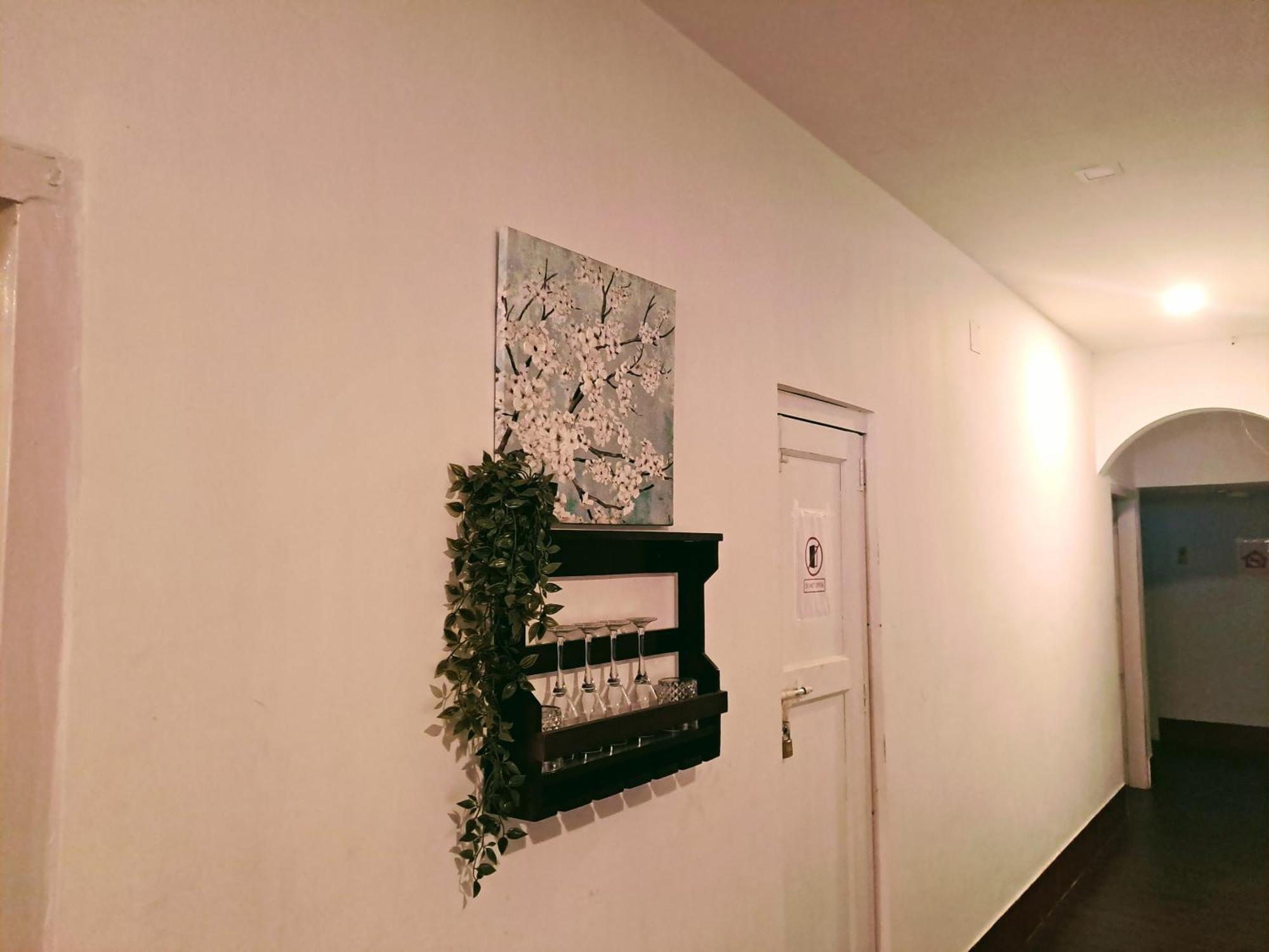 Strawberry Swing Homestay Guwahati Ngoại thất bức ảnh