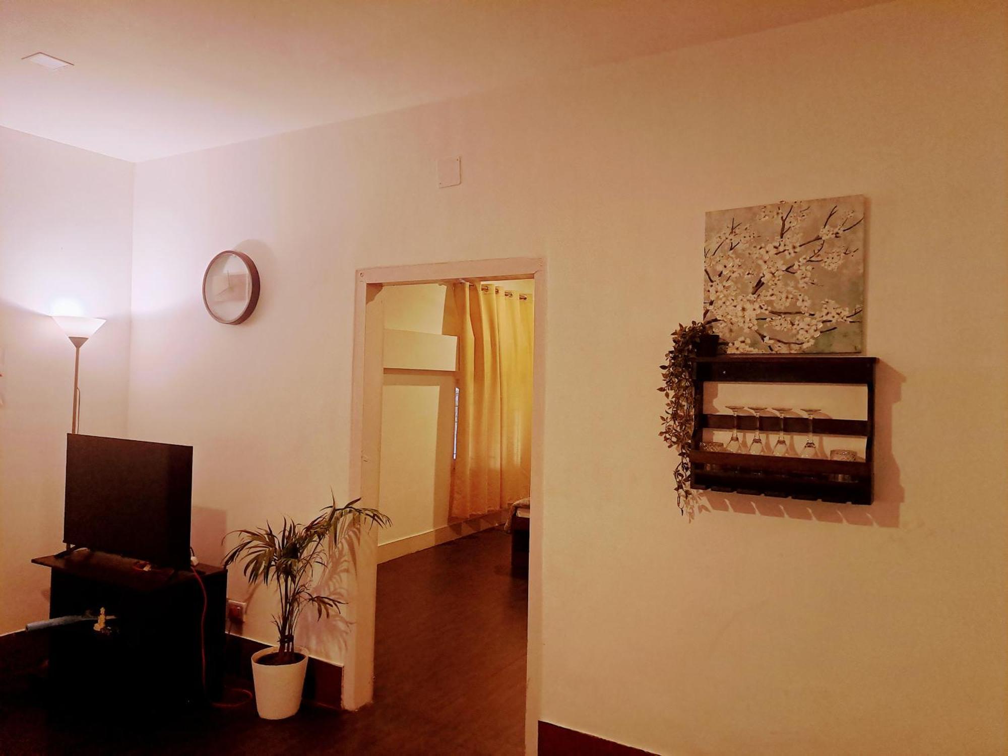 Strawberry Swing Homestay Guwahati Ngoại thất bức ảnh