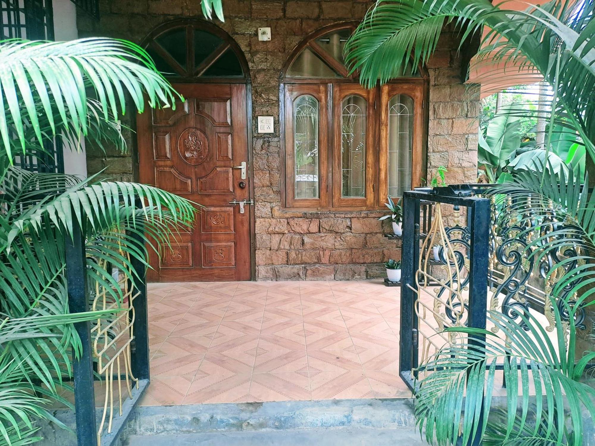 Strawberry Swing Homestay Guwahati Ngoại thất bức ảnh